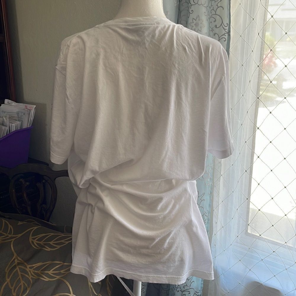 Burberry T-Short.  - Picture 2 of 5